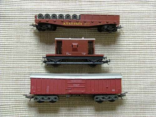 LIma French Railway SNCF Swivel Grain, Gaurd & Wire Roll flat wagon