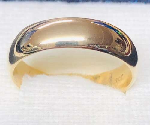 9ct Gold Mens Ring 5.1 grams