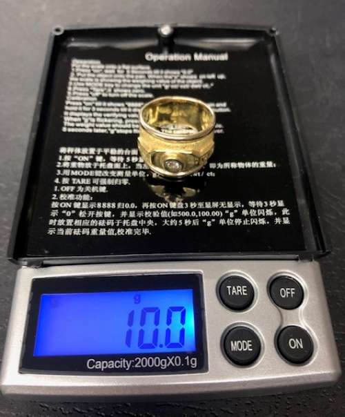 18ct  Gold Ladies Ring with diamond 10 grams