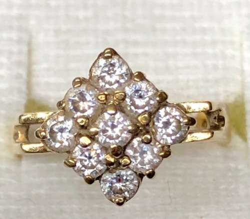 9ct Beautiful Yellow Gold Ladies Ring with Cubic Zirconia