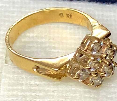 9ct Beautiful Yellow Gold Ladies Ring with Cubic Zirconia