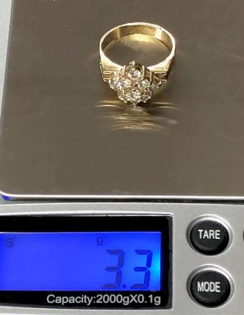 9ct Beautiful Yellow Gold Ladies Ring with Cubic Zirconia