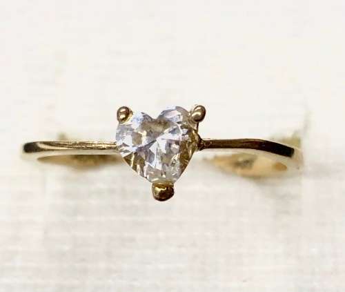 9ct Beautiful Yellow Gold Ladies Ring with Cubic Zirconia