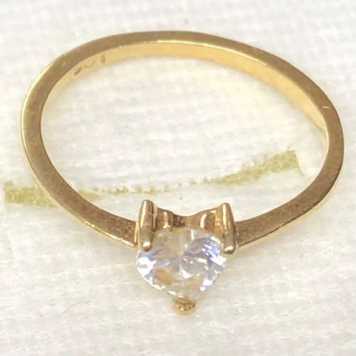 9ct Beautiful Yellow Gold Ladies Ring with Cubic Zirconia