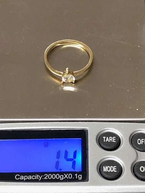 9ct Beautiful Yellow Gold Ladies Ring with Cubic Zirconia
