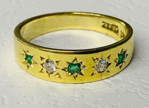Beautiful 18ct Yellow Gold Diamond with stones