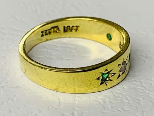 Beautiful 18ct Yellow Gold Diamond with stones
