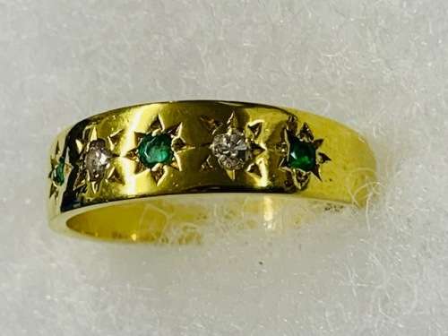 Beautiful 18ct Yellow Gold Diamond with stones
