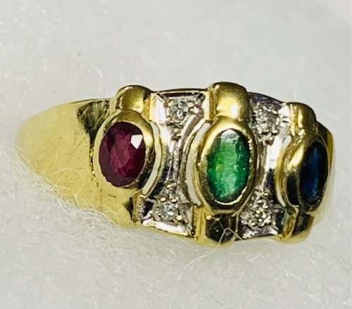 Charming 9ct Yellow Gold  Ring with coloured stones.