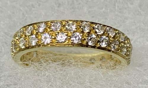 Beautiful 9ct Yellow Gold Ring with 42 Zirconias