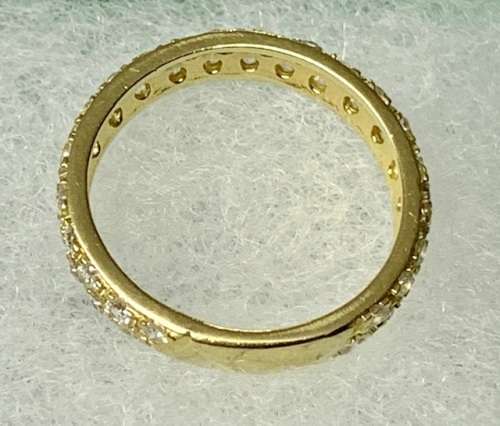Beautiful 9ct Yellow Gold Ring with 42 Zirconias