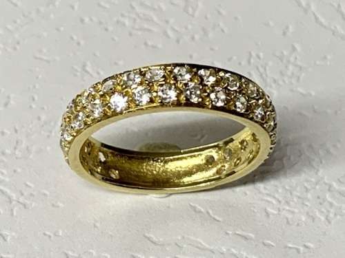 Beautiful 9ct Yellow Gold Ring with 42 Zirconias