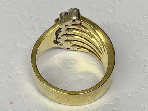 18ct Yellow Gold Diamond Ring :-  Beautiful