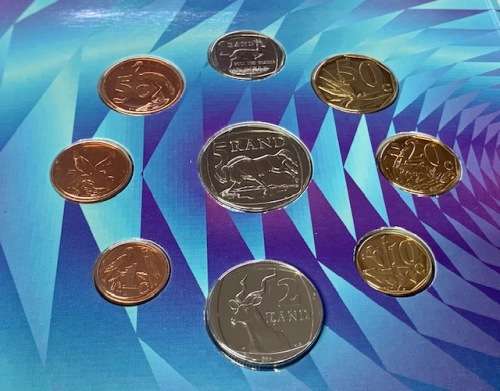 2000 UNCIRCULATED COIN SET - WITH OLD COAT OF ARMS - MILLENIUM SET