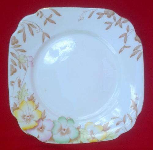 Lovely BELL CHINA BONE CHINA SQUARE CAKE PLATE, made in England c.1936-1966.