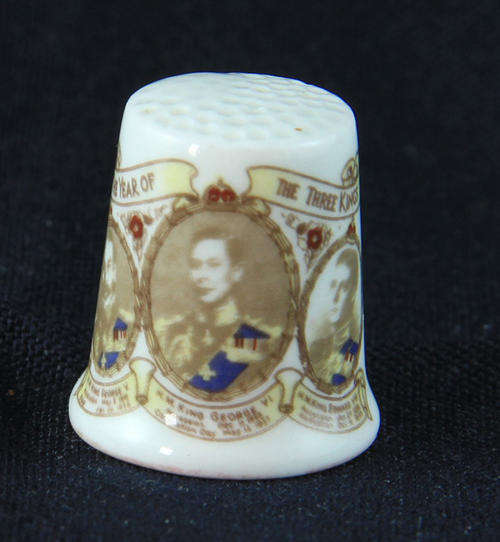 "The Year of the Three Kings" BONE CHINA THIMBLE, made by Fenton Pottery, England.
