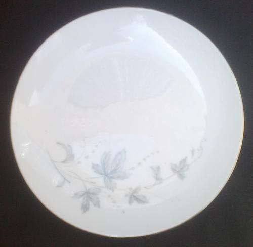 "La Marguerite White Petal" SIDE PLATE BY ROYAL TOPAZ