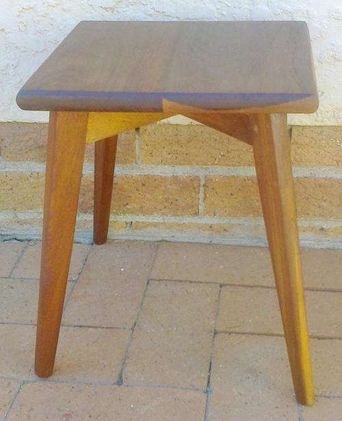 Small vintage KIAAT? LAMP TABLE in excellent condition! (See guarantee).