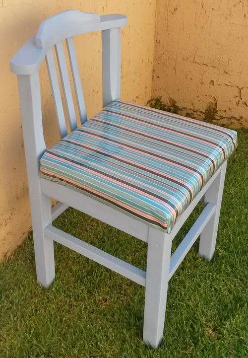 Old Government CHAIR WITH HALFROUND BACK. See guarantee.
