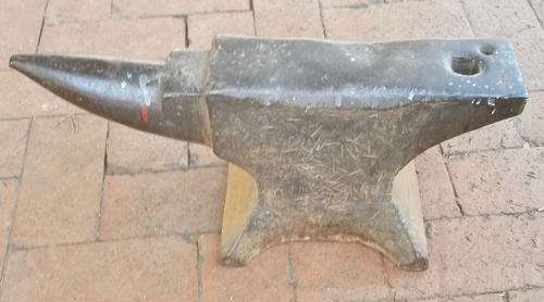 OLD METAL ANVIL (weighs about 42Kg)