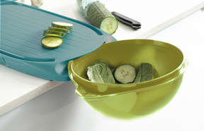 Tupperware "thats a bowl' 3L x 1  & cut n clean chopping board (AQUA)