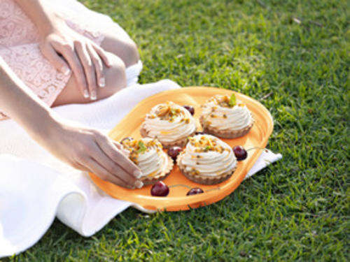 Tupperware Elegant  Exclusive Serving Tray AVAILABLE IN ASSORTED COLOURS WHITE, SPUNSPEK