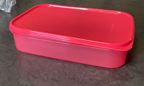 Tupperware Space Saver Rectangle Flat (2.1L) aqua, red base and lid