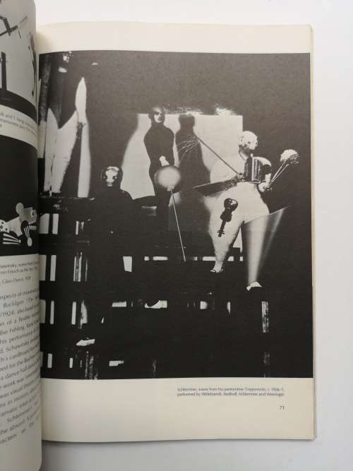 Performance: Live Art, 1909 to the Present Paperback   by Roselee Goldberg