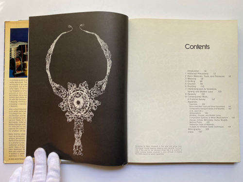TEXTILE TECHNIQUES IN METAL : For Jewellers, Sculptors, and Textile Artists Fisch, Arline M.