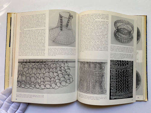TEXTILE TECHNIQUES IN METAL : For Jewellers, Sculptors, and Textile Artists Fisch, Arline M.