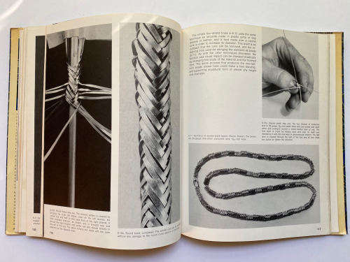 TEXTILE TECHNIQUES IN METAL : For Jewellers, Sculptors, and Textile Artists Fisch, Arline M.