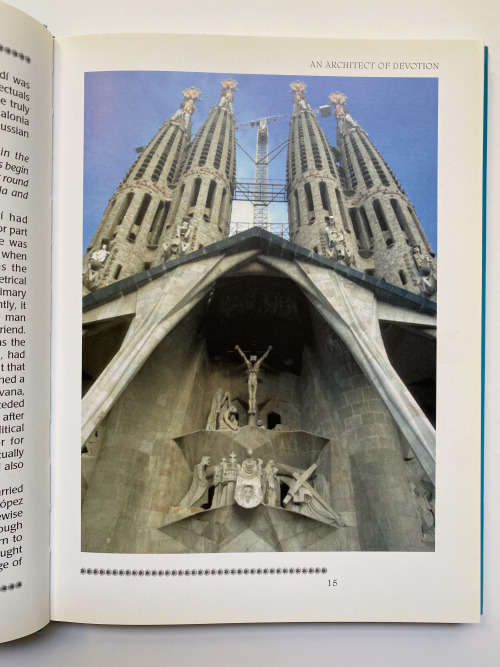 Antoni Gaudi (Chaucer Library of Art) by Derek Avery