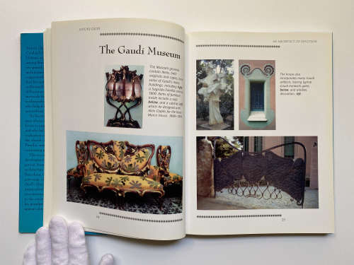 Antoni Gaudi (Chaucer Library of Art) by Derek Avery