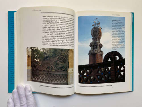 Antoni Gaudi (Chaucer Library of Art) by Derek Avery