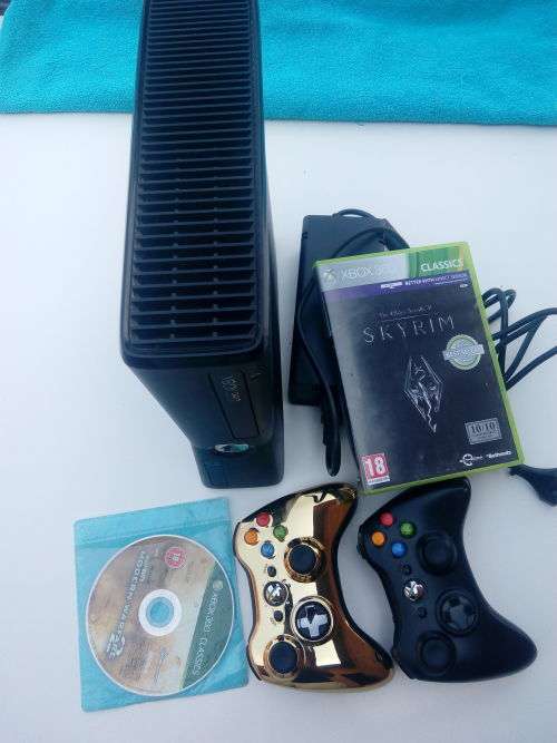 *** Xbox 360 Slim 250 Gig and two games two controllers ( 1 Gold Edition )