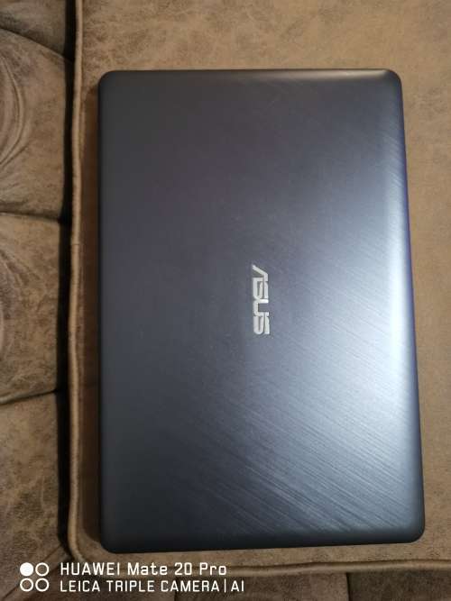 ***BOXED MINT*** ASUS i5 8th GEN QUAD-CORE// 4 GB RAM// 500 GB SATA DRIVE