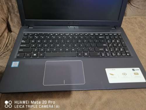***BOXED MINT*** ASUS i5 8th GEN QUAD-CORE// 4 GB RAM// 500 GB SATA DRIVE