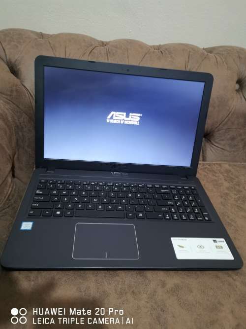 ***BOXED MINT*** ASUS i5 8th GEN QUAD-CORE// 4 GB RAM// 500 GB SATA DRIVE