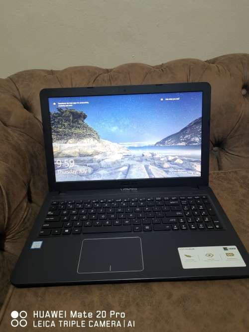 ***BOXED MINT*** ASUS i5 8th GEN QUAD-CORE// 4 GB RAM// 500 GB SATA DRIVE