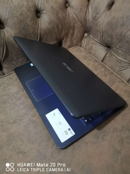 ***BOXED MINT*** ASUS i5 8th GEN QUAD-CORE// 4 GB RAM// 500 GB SATA DRIVE