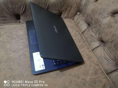 ***BOXED MINT*** ASUS i5 8th GEN QUAD-CORE// 4 GB RAM// 500 GB SATA DRIVE