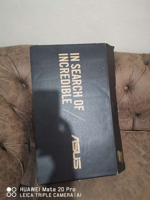 ***BOXED MINT*** ASUS i5 8th GEN QUAD-CORE// 4 GB RAM// 500 GB SATA DRIVE