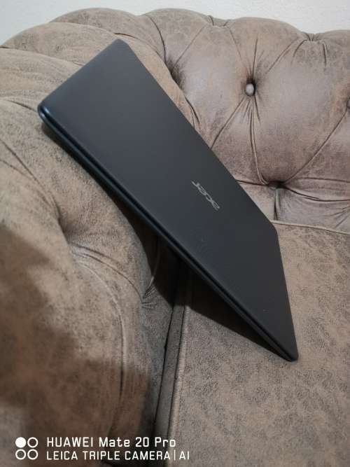 ***BOXED MINT*** CONDTION ACER i5 7th GEN// 1TB SATA III DRIVE// 4 GB RAM LAPTOP