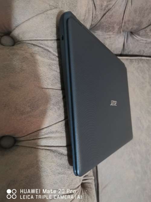 ***BOXED MINT*** CONDTION ACER i5 7th GEN// 1TB SATA III DRIVE// 4 GB RAM LAPTOP