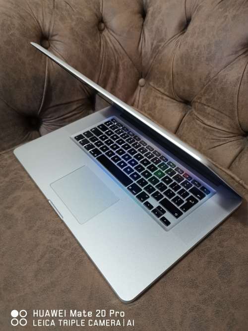 ***MONSTER** APPLE MACBOOK PRO 15 Intel® Core i7 QUAD-CORE** 8 GB RAM** RADEON GFX** 500 GB SATA DRI