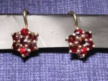 9CT GARNET EARRINGS