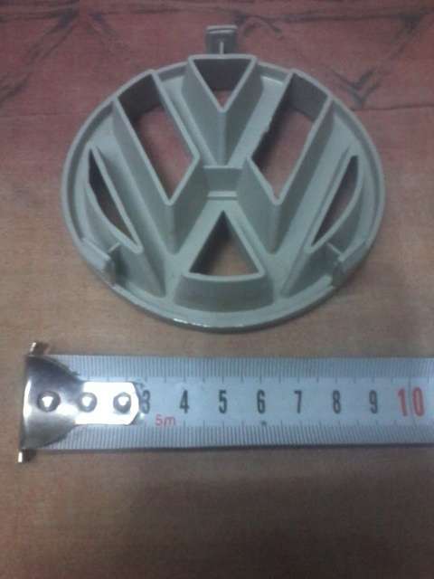 vw badge-8cm