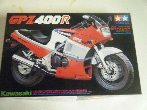 KAWASAKI GPZ400R-1:12 SCALE-BY TAMIYA-IN MINT CONDITION