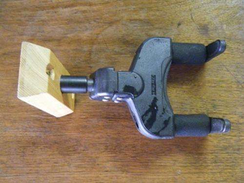 GUITAR HOLDER+FITTING SCREWS-MINT CONDITION