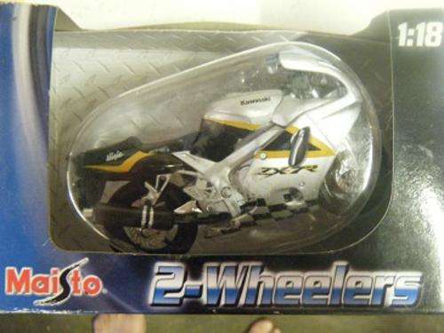 KAWASAKI ZX7 R-1:18SCALE-MINT CONDITION+BOX